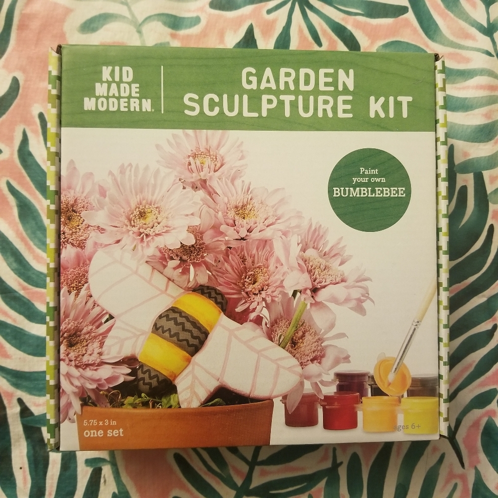 Paint your own Bumblebee Garden Sculpture Kit Set Paint Activity Arts Crafts NWT